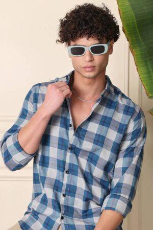 Men Regular Fit Solid Spread Collar Casual Shirt